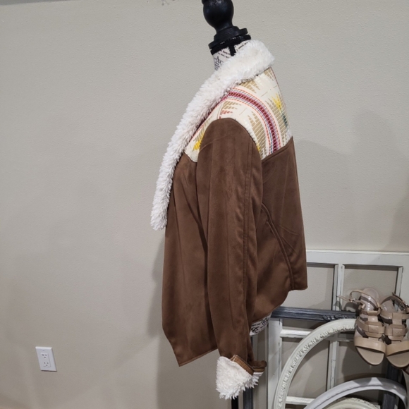 Judith March Women SZ S. Faux Suade Southwestern Boho jacket w/ Shearling - Picture 3 of 11